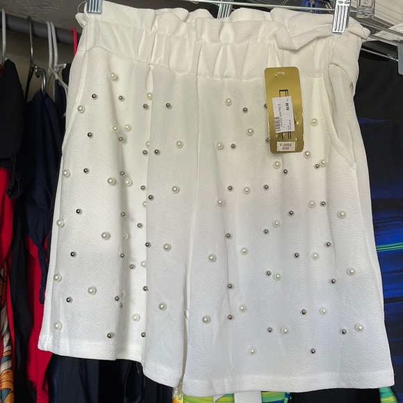 White Pearl Shorts - Picture 1 of 3